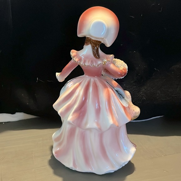 Vintage Lipper & Mann Fine China Figurine Lady in Dress w/ Muzzler NO ISSUES - Picture 2 of 7